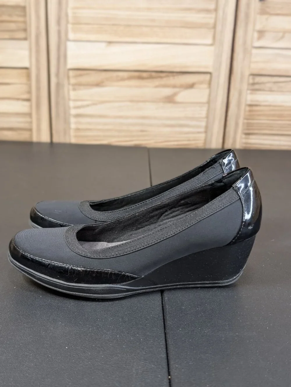 Clarks Bendables Black Wedge Pumps with Patent Trim Style 67116 Size 8M